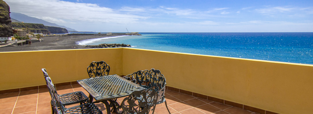 Blick von der Dachterrasse des El Kikere auf den Strand von Puerto de Tazacorte