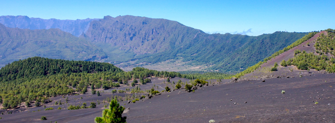 Die Llanos de Jable mit Blick auf Cumbre und Caldera