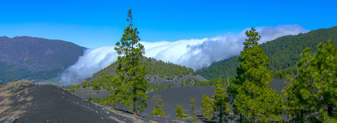 The Llanos de Jable overlooking the clouds above the Cumbre